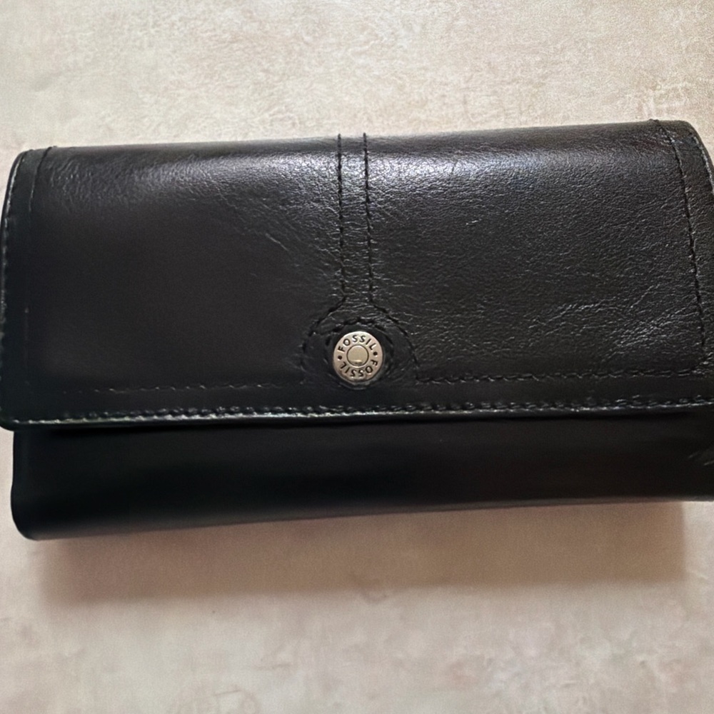 Fossil Black Leather Trifold Wallet Snap Closure